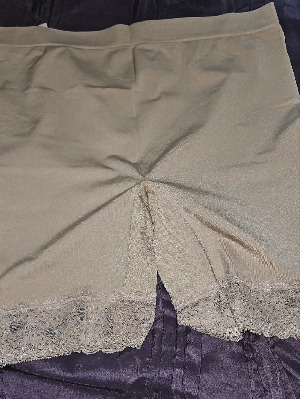 Breezies Nude Seamless Shorts with Lace Trim (Lot of 4) - Picture 2 of 5